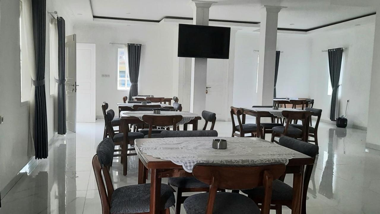 Hotel Wisma Mangurna Dolok Sanggul エクステリア 写真