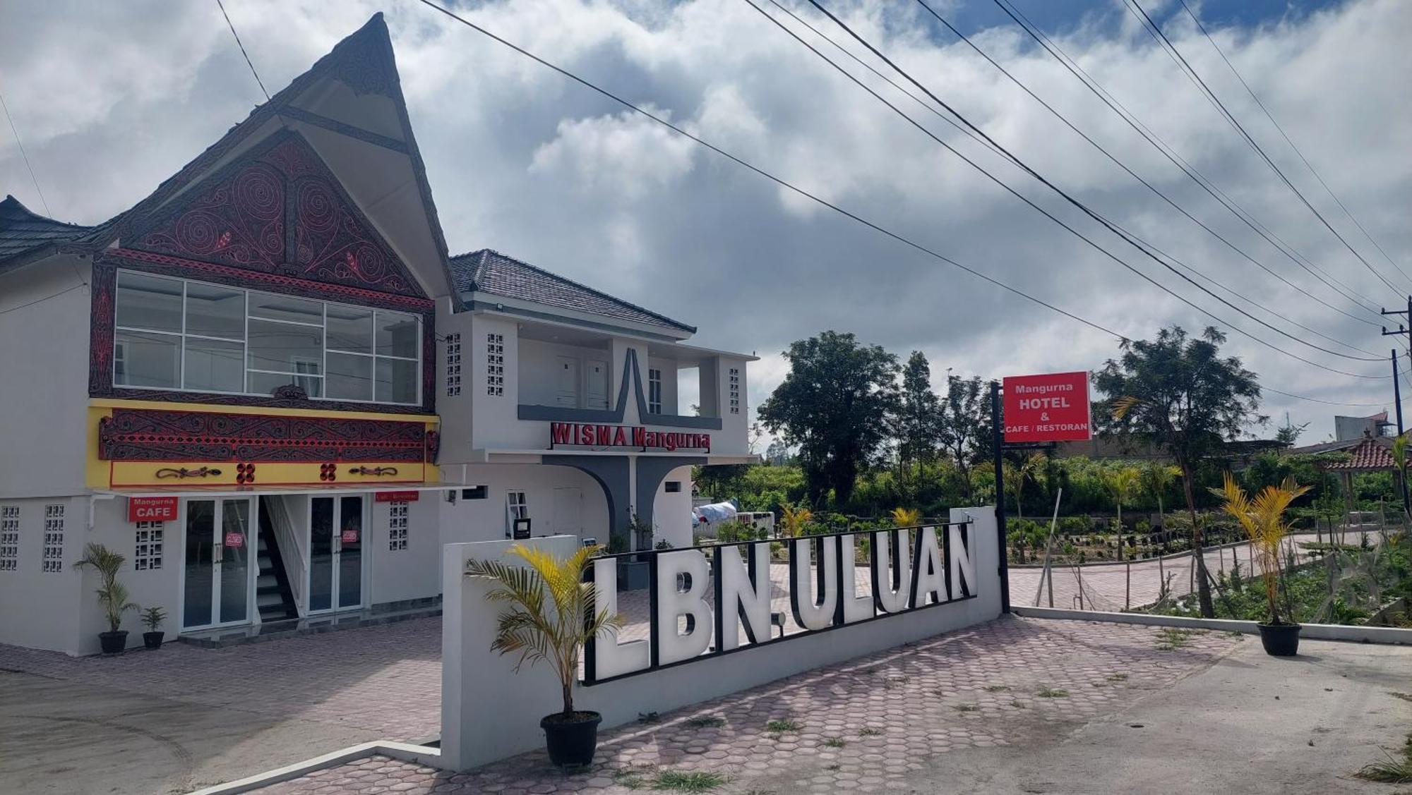 Hotel Wisma Mangurna Dolok Sanggul エクステリア 写真